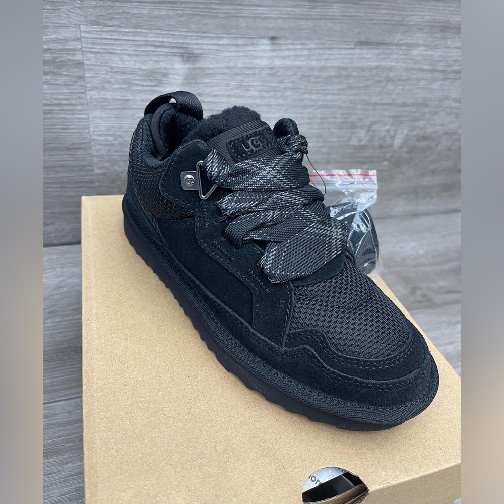 KIDS UGG LOWMEL COLOR BLACK BRAND NEW NEVER WORN WITH BOXES